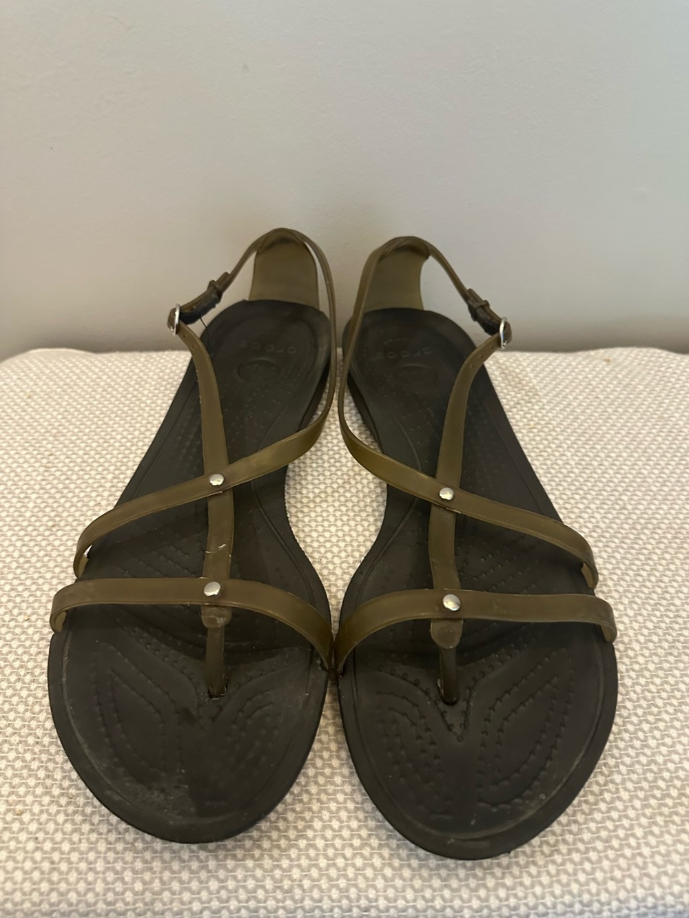 CROCS Really Sexi Strappy Sandals Size 11 Olive Green Thong Jelly Slingback Flat